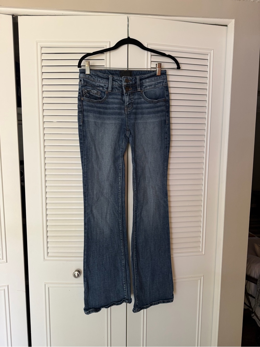 Buckle Black size 25 Women’s medium Blue Flare Jeans